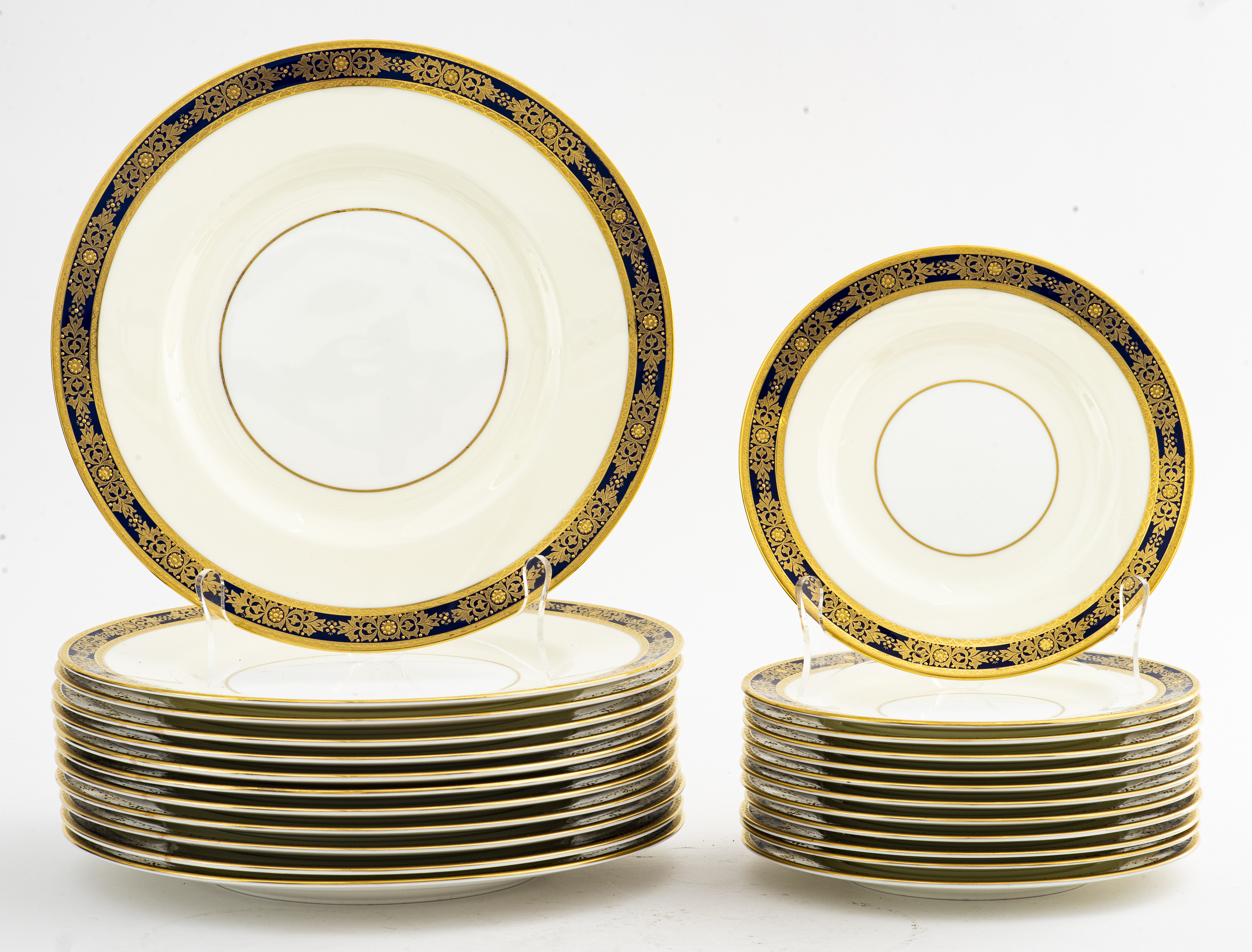 Appraisal: MINTON FOR TIFFANY BONE CHINA PLATE SET Minton for Tiffany