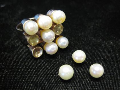 Appraisal: karat yellow gold cultured pearl ringSet with nine cultured pearls