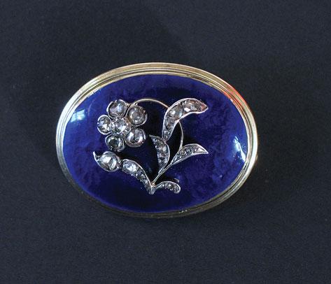 Appraisal: A YELLOW GOLD AND BLUE ENAMEL OVAL BROOCH with safety