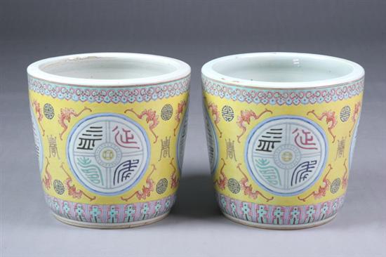 Appraisal: PAIR CHINESE FAMILLE JAUNE PORCELAIN JARDINI RES Late Qing Dynasty