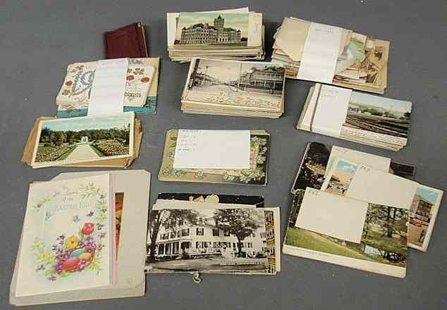 Appraisal: Large group of vintage postcards of the United States