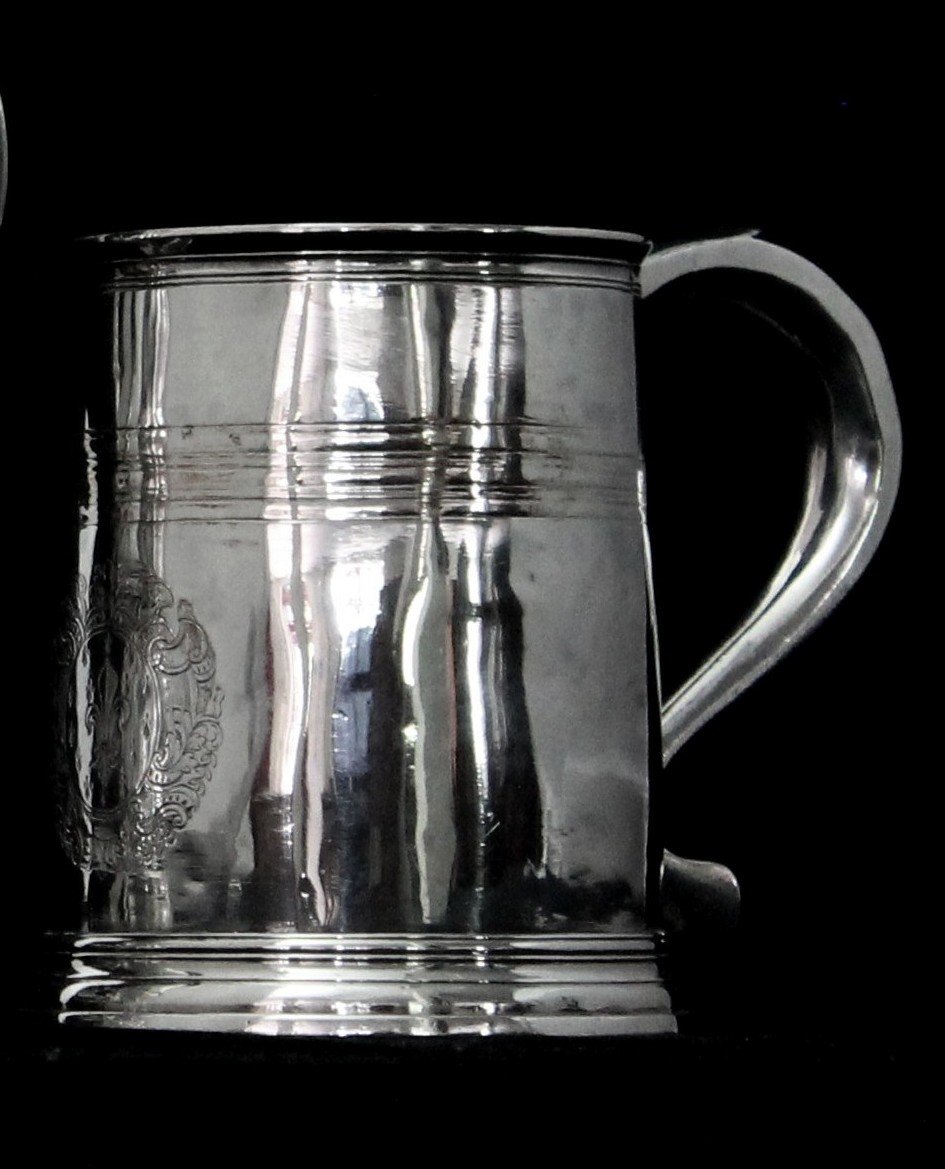 Appraisal: A Queen Anne silver mug Edmund Pearce London of tapering