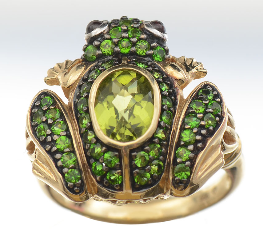 Appraisal: CHARMING K PERIDOT TSAVORITE FROG RING K yellow gold ring