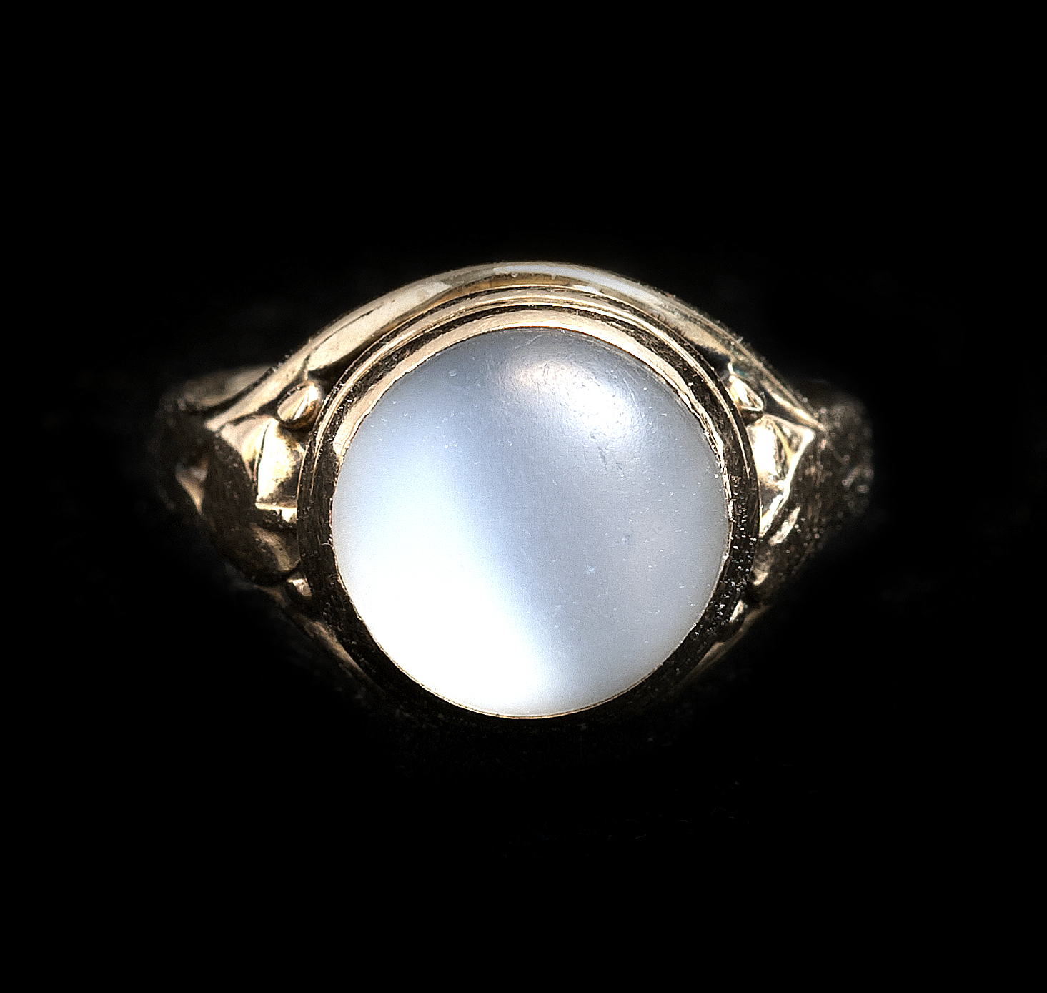 Appraisal: KT YELLOW GOLD AND MOONSTONE RING In an Art Nouveau