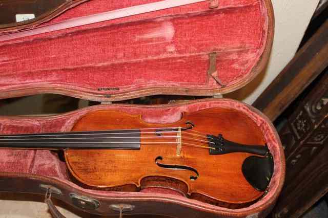 Appraisal: A S VIOLIN and bow in pine carry case