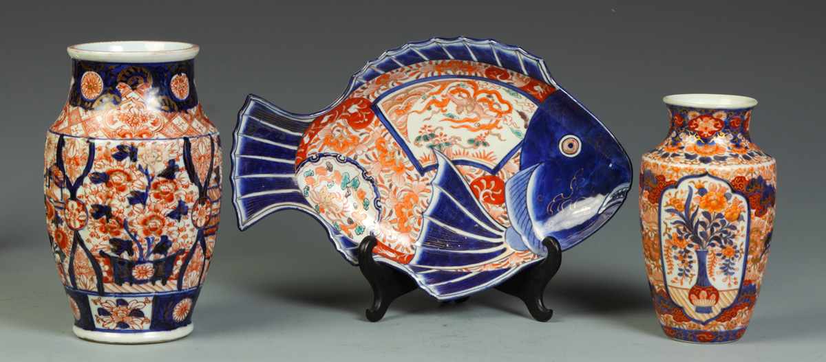 Appraisal: Imari Vases Imari Fish Plate All Exc Vases Ht ''