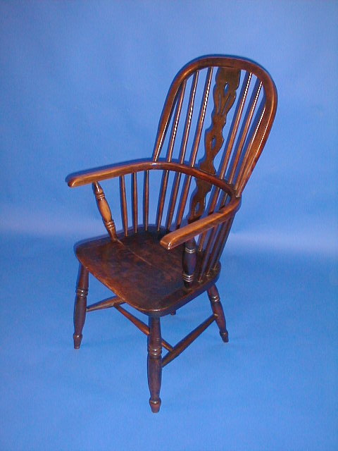 Appraisal: An early thC ash and elm Windsor chair with pierced