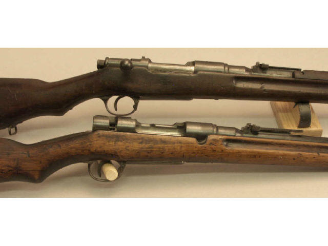 Appraisal: Collection of Japanese WWII rifles sold as parts guns Mums