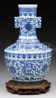 Appraisal: BLUE AND WHITE PORCELAIN VASE th century China The vase