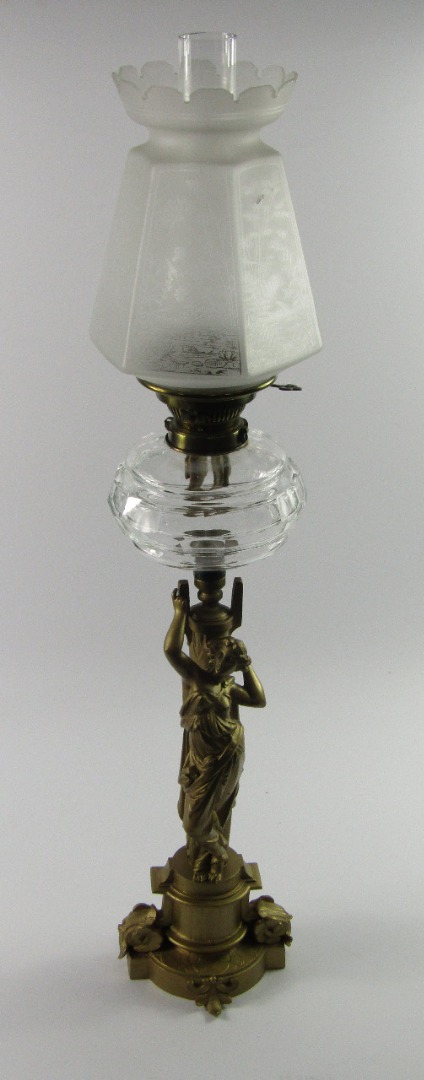 Appraisal: A Hinks's No Duplex oil lamp with a cut glass