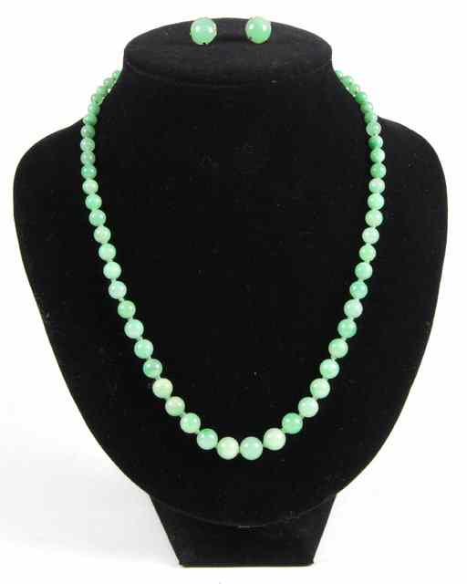 Appraisal: A jade necklace of graduating beads and a pair of