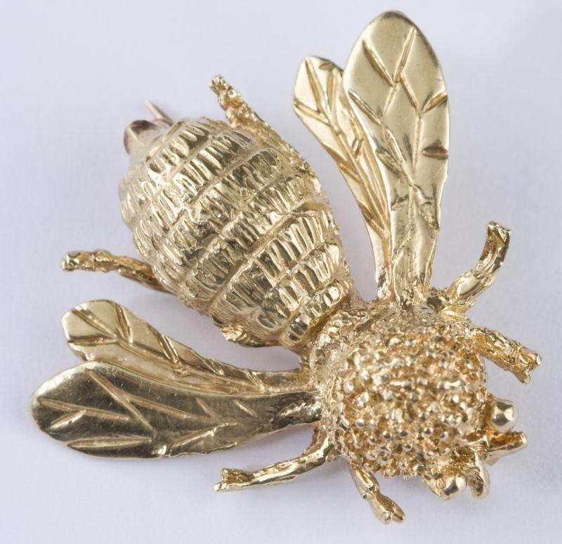 Appraisal: KT Yellow Gold Bee Brooch stamped ES with one of