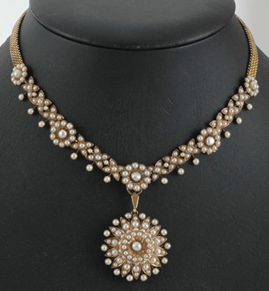 Appraisal: An Edwardian seed pearl necklace Comprising articulated fringed floral panels