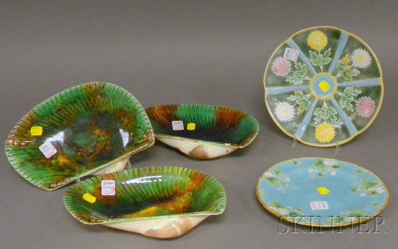 Appraisal: Five Wedgwood Majolica Dishes a set of three glazed shell-form