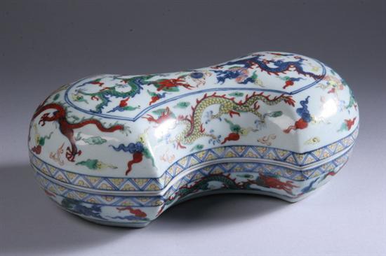 Appraisal: CHINESE WUCAI PORCELAIN INGOT-SHAPED DRAGON BOX AND COVER Wanli six-character