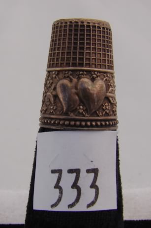 Appraisal: Gold tone thimble with hearts