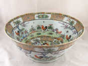 Appraisal: A large Chinese ceramic bowl with everted rim featuring roosters