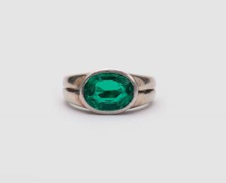 Appraisal: K White Gold and Emerald Ring K WHITE GOLD AND