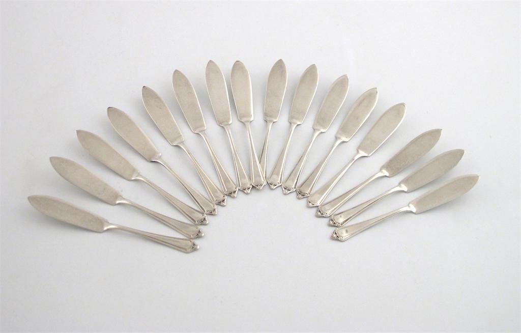 Appraisal: A set of sixteen silver Belmont pattern butter knives