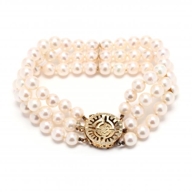 Appraisal: TRIPLE STRAND PEARL BRACELET The triple strand pearl bracelet strung