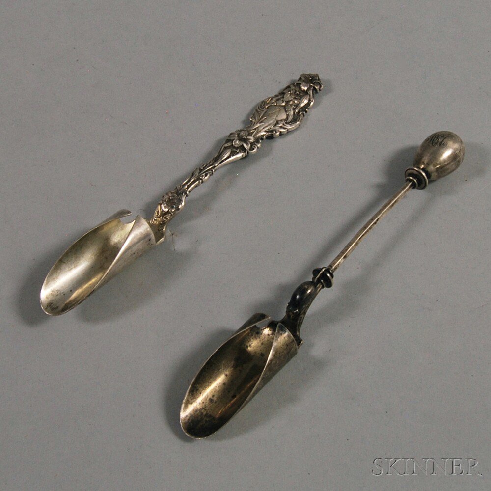 Appraisal: Two Cheese Scoops a Whiting Lily sterling scoop troy oz