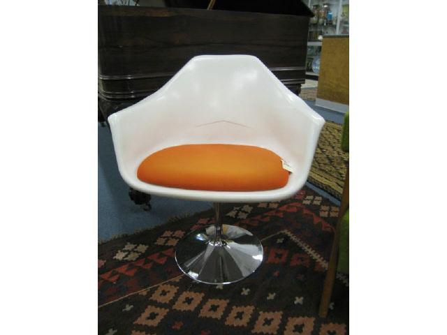 Appraisal: Vintage Eero Saarinen Tulip Chair chrome and fiberglass circa famous