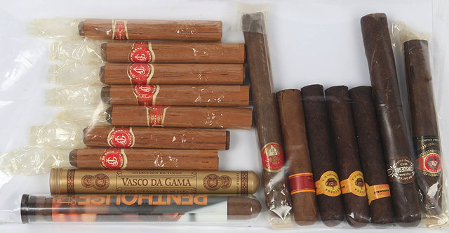 Appraisal: X CUBAN AND SOUTH AMERICAN CIGARS INCLUDING LA FLOR DI