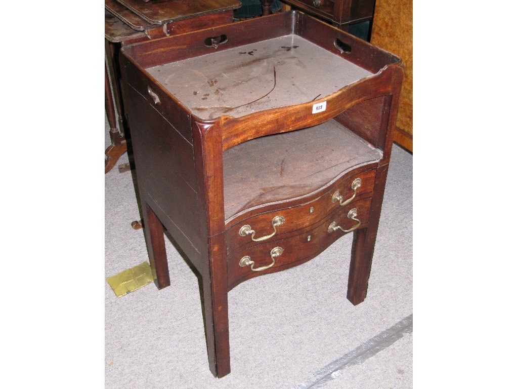 Appraisal: Georgian mahogany serpentine front commode