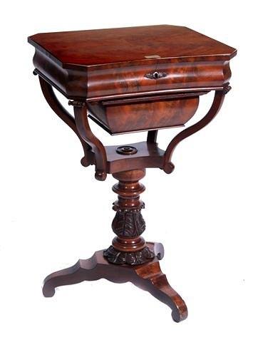 Appraisal: AN EARLY VICTORIAN FIGURED MAHOGANY WORK TABLE with fitted interior