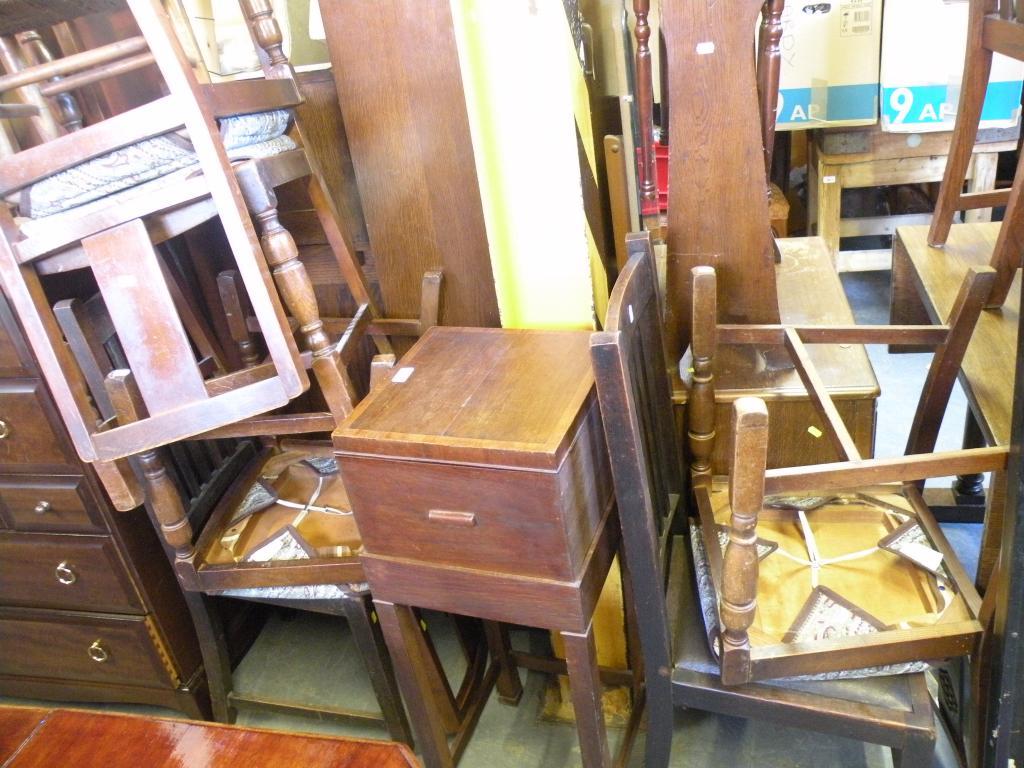 Appraisal: A walnut and cross banded workbox with one drawer on