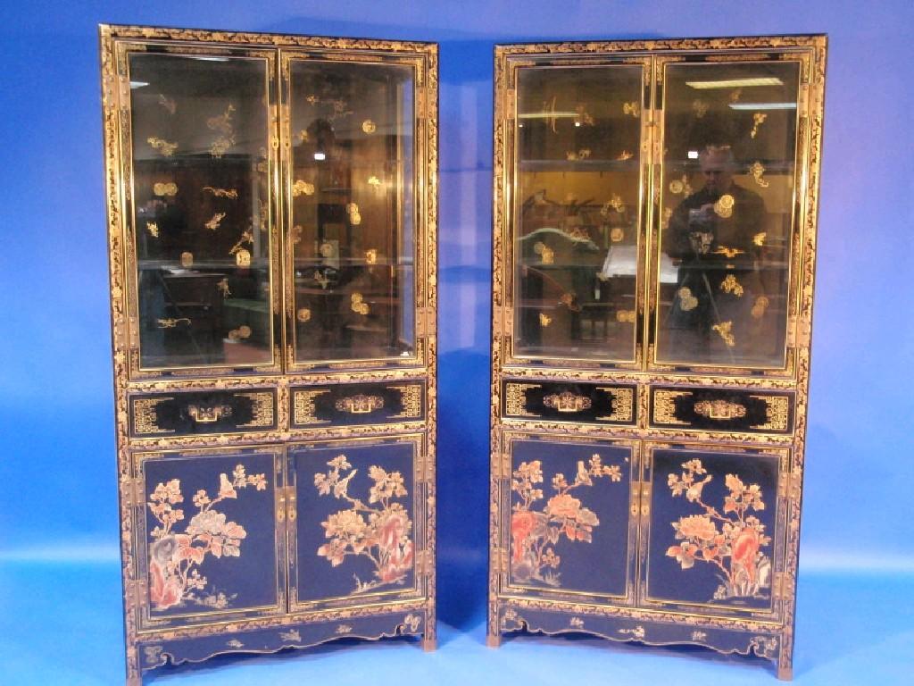 Appraisal: A fine pair of early thC Chinese display cabinets with