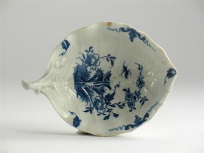 Appraisal: A Worcester leaf moulded pickle dish painted in blue with