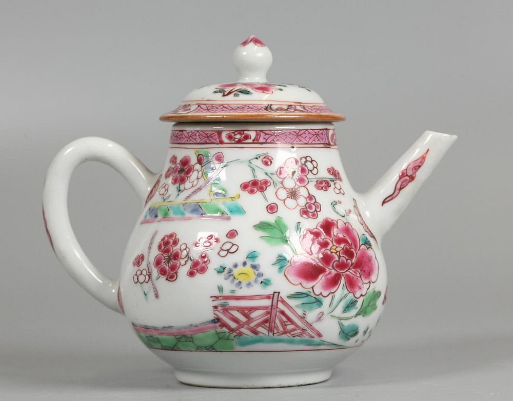 Appraisal: Chinese porcelain teapot possibly th th c possibly Yongzheng period