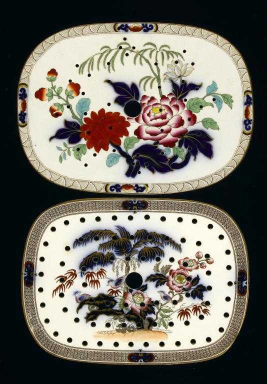 Appraisal: A WEDGWOOD PEARL BODY DRAINER AND A MINTON AND HOLLINS