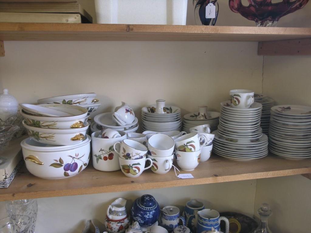 Appraisal: A large quantity of Royal Worcester Evesham pattern tableware