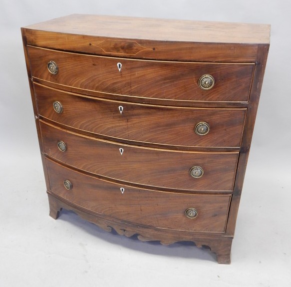 Appraisal: An early thC mahogany bow front chest of drawers with