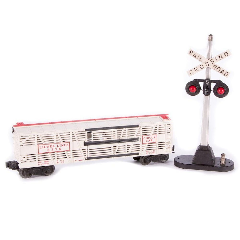 Appraisal: Lionel O Gauge Circus Car and Crossing Signal Lionel O