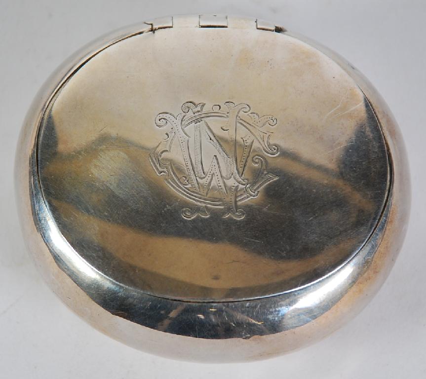 Appraisal: VICTORIAN SILVER SNUFF TOBACCO BOX by George R Unite rounded