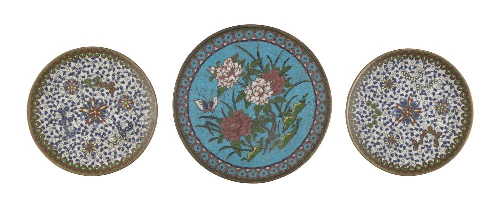 Appraisal: THREE SMALL CHINESE CLOISONNE ENAMEL PLATES LATE TH CENTURYTHREE SMALL