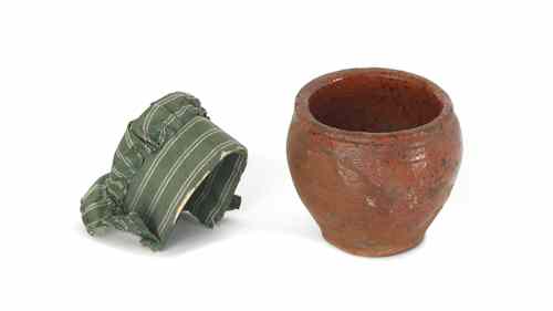 Appraisal: Two miniatures th c to include a redware crock h