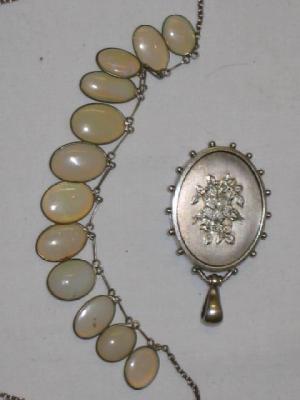 Appraisal: A SILVER CHAIN NECKLACE set with twelve opals and an