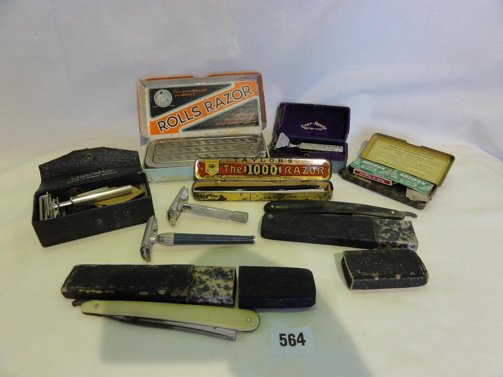 Appraisal: A small quantity of shaving related items including razor blades