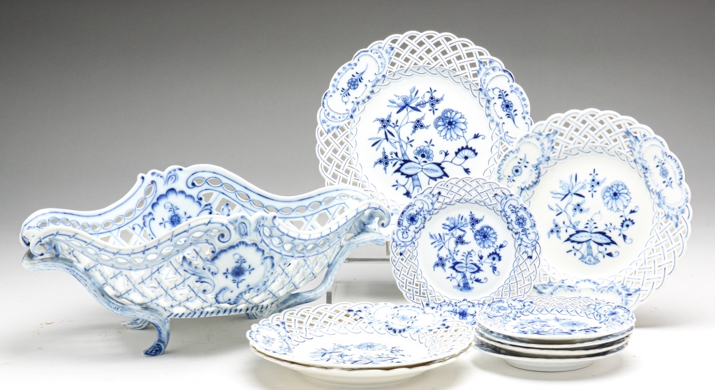 Appraisal: TEN GERMAN MEISSEN RETICULATED PIECES Twentieth century Blue Onion pattern