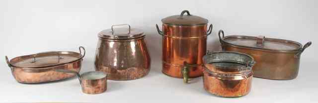 Appraisal: A large copper pan and cover of oval form with