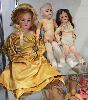 Appraisal: lot of German dolls including a Simon Halbig bisque shoulder