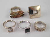 Appraisal: A mixed lot comprising five white metal test silver rings