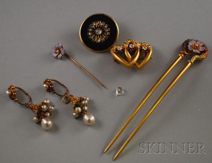 Appraisal: Five Antique Gold Jewelry Items an kt gold onyx and