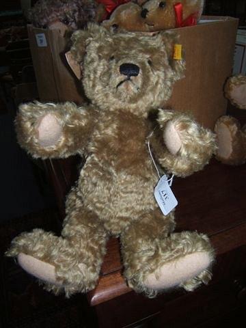 Appraisal: A Steiff light brown mohair teddy bear high