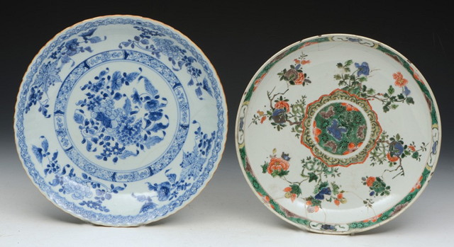 Appraisal: A CHINESE BLUE AND WHITE CIRCULAR DISH with foliate decoration