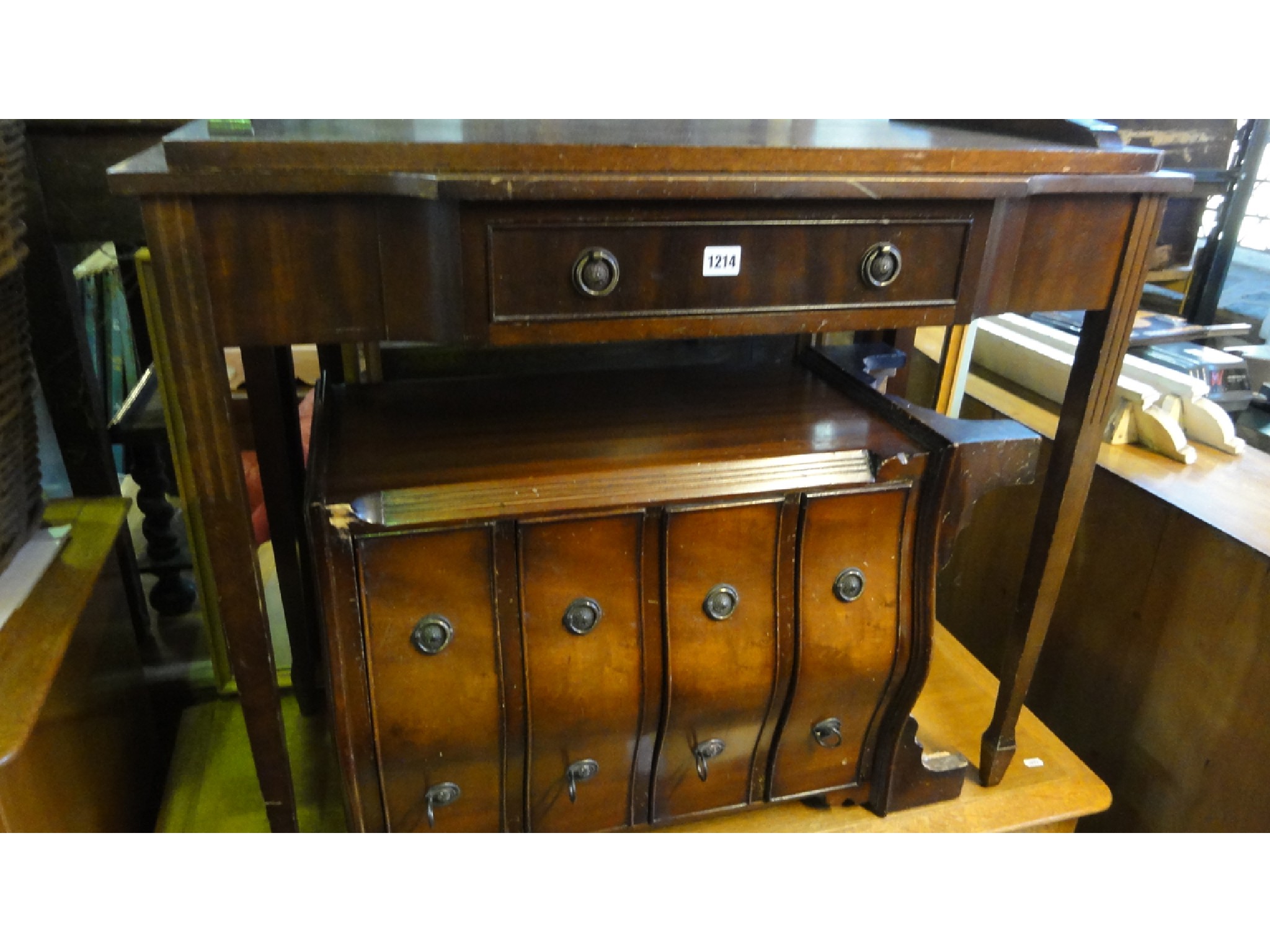 Appraisal: A small reproduction four drawer bedroom chest in the Georgian